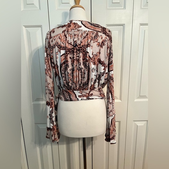 FREE PEOPLE FIONA PAISLEY WRAP TOP (Soft) W/ DEEP V NECK & BELL SLEEVES Sz XS - Picture 8 of 11